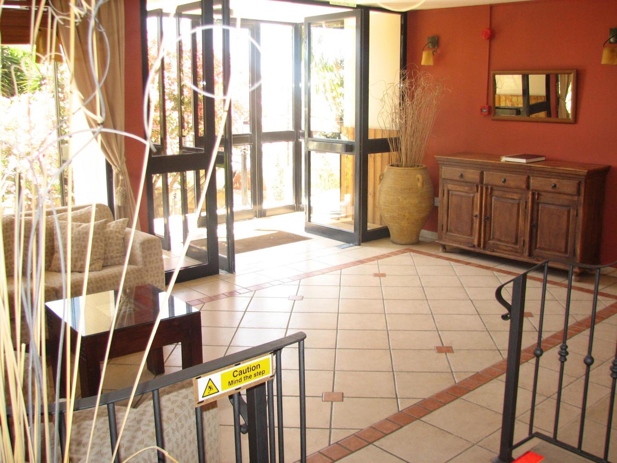 Hill View Hotel Apartments Писсури Экстерьер фото