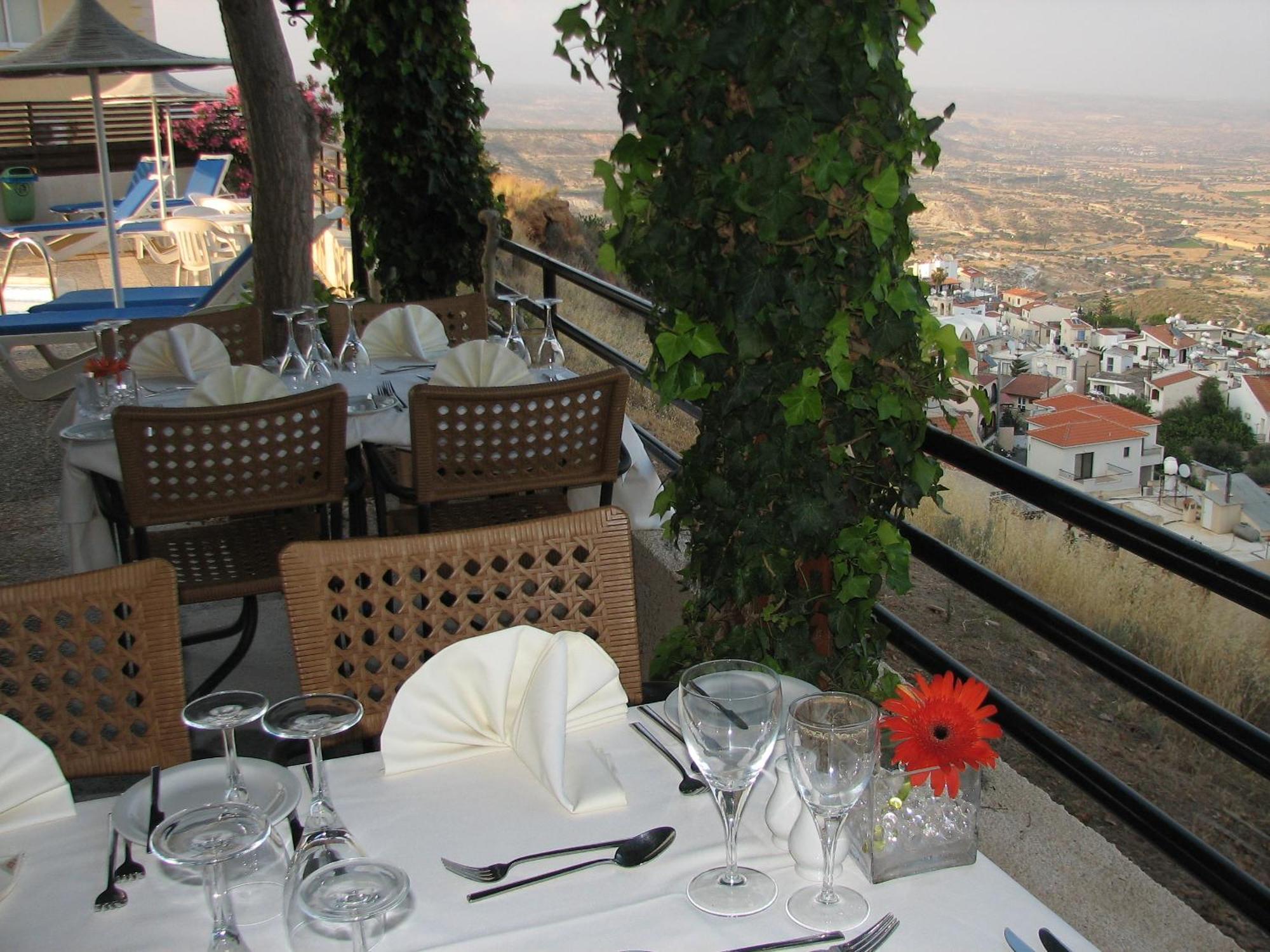 Hill View Hotel Apartments Писсури Экстерьер фото