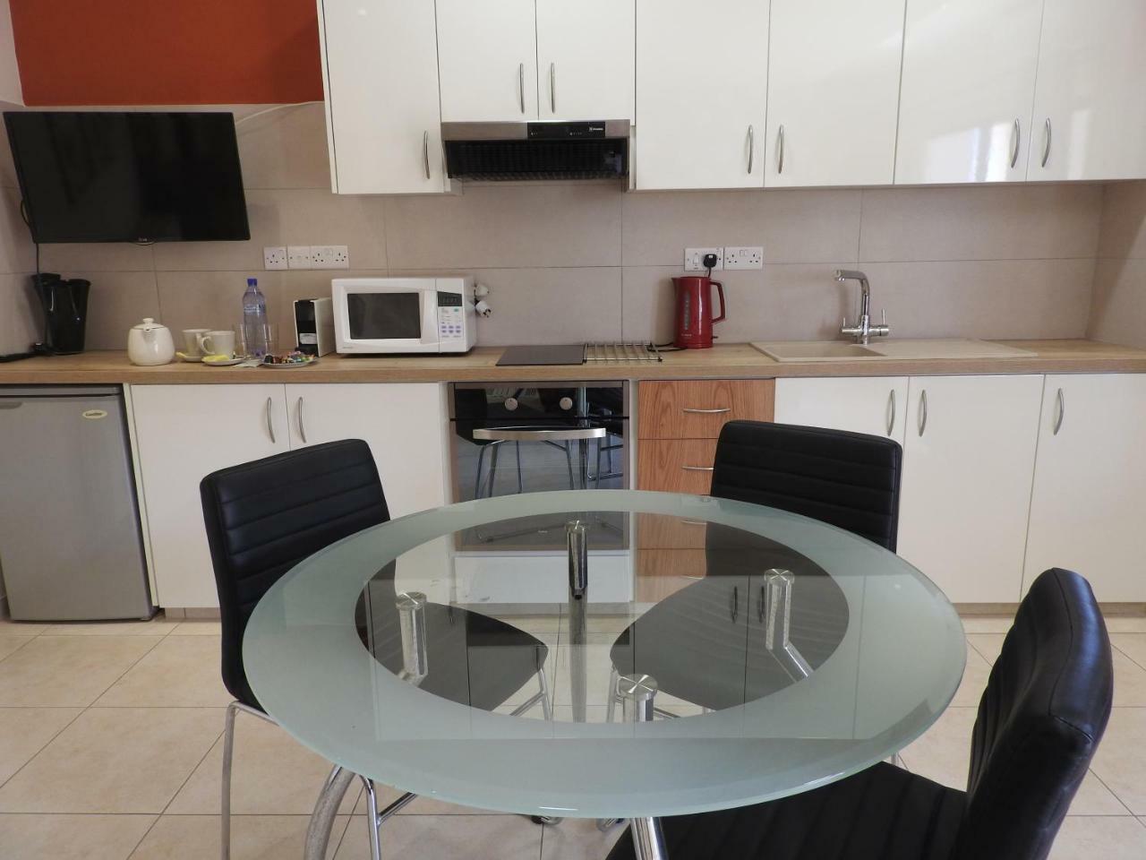 Hill View Hotel Apartments Писсури Экстерьер фото