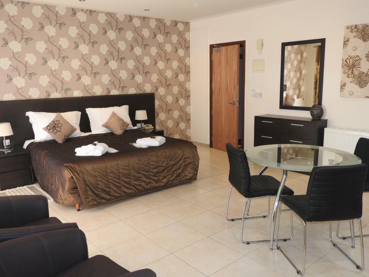 Hill View Hotel Apartments Писсури Экстерьер фото